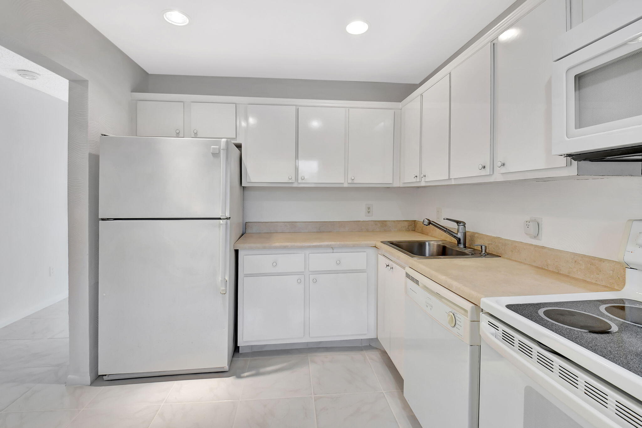 9187 Norte Lago, Unit 5J Boca Raton, FL 33428 - Photo 8 of 48 8-web-or-mls-DSC_8510