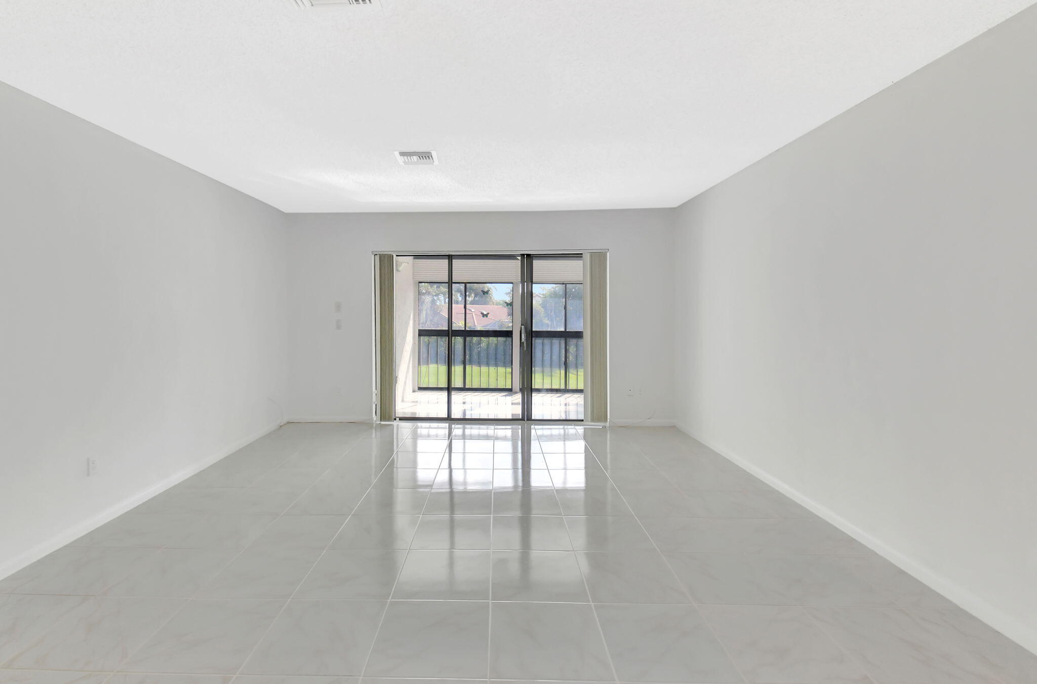 9187 Norte Lago, Unit 5J Boca Raton, FL 33428 - Photo 10 of 48 10-web-or-mls-DSC_8520