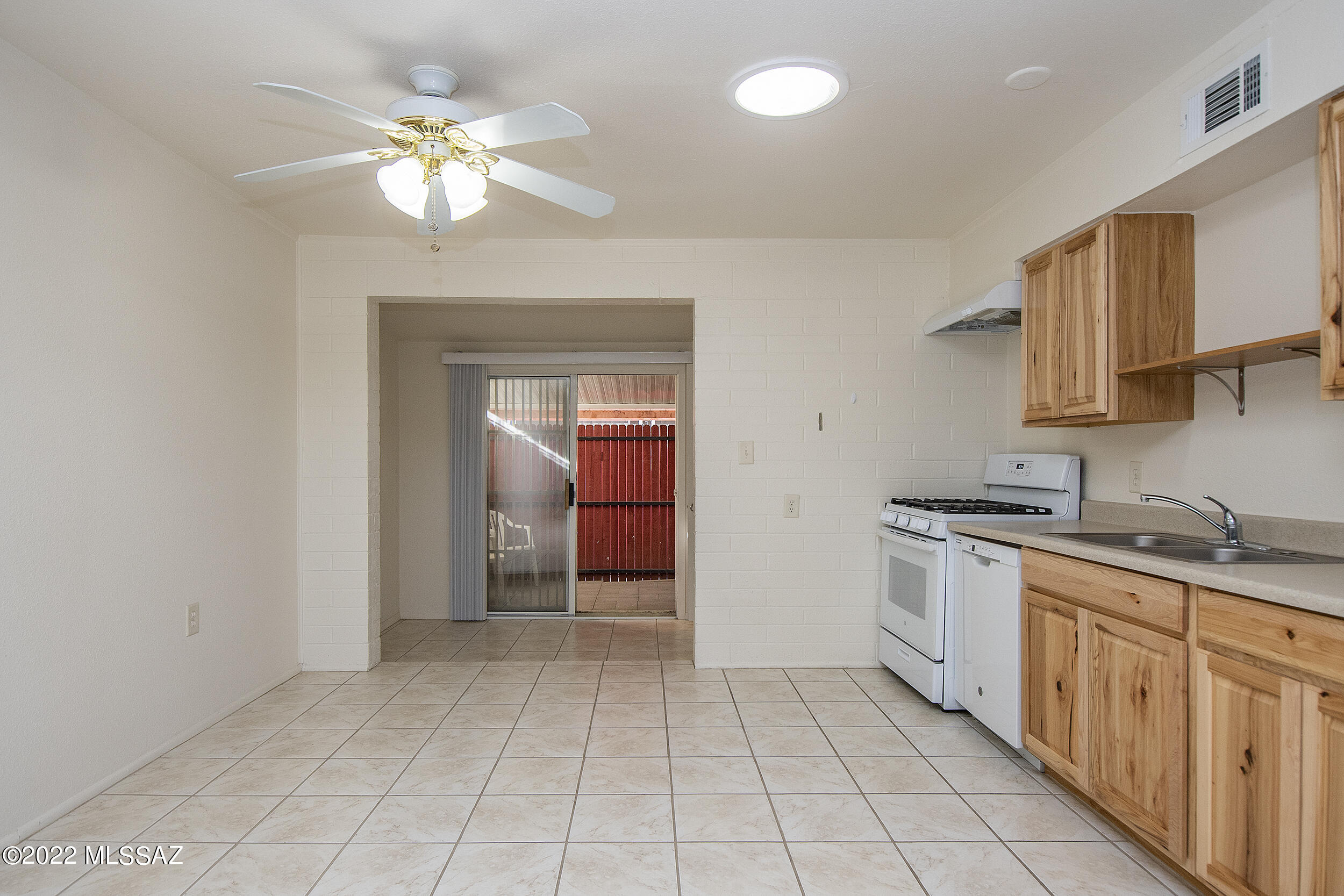 408 North Silverbell Road Tucson, AZ 85745 - Photo 4 of 33 Gallery Image 4