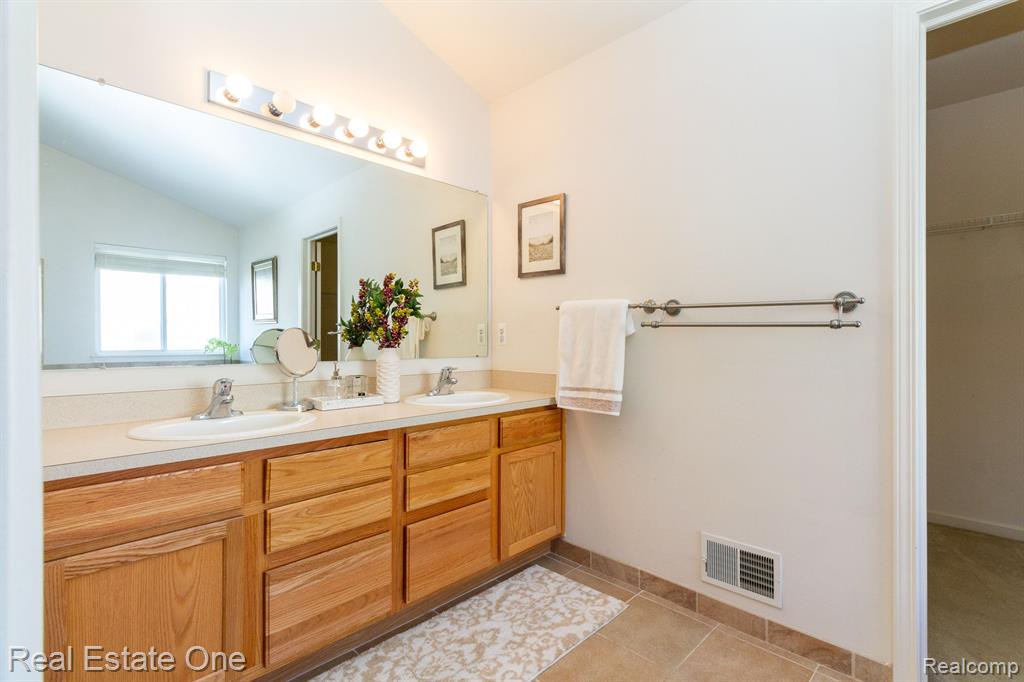 3585 Everett Drive Rochester Hills, MI 48307 - Photo 32 of 75