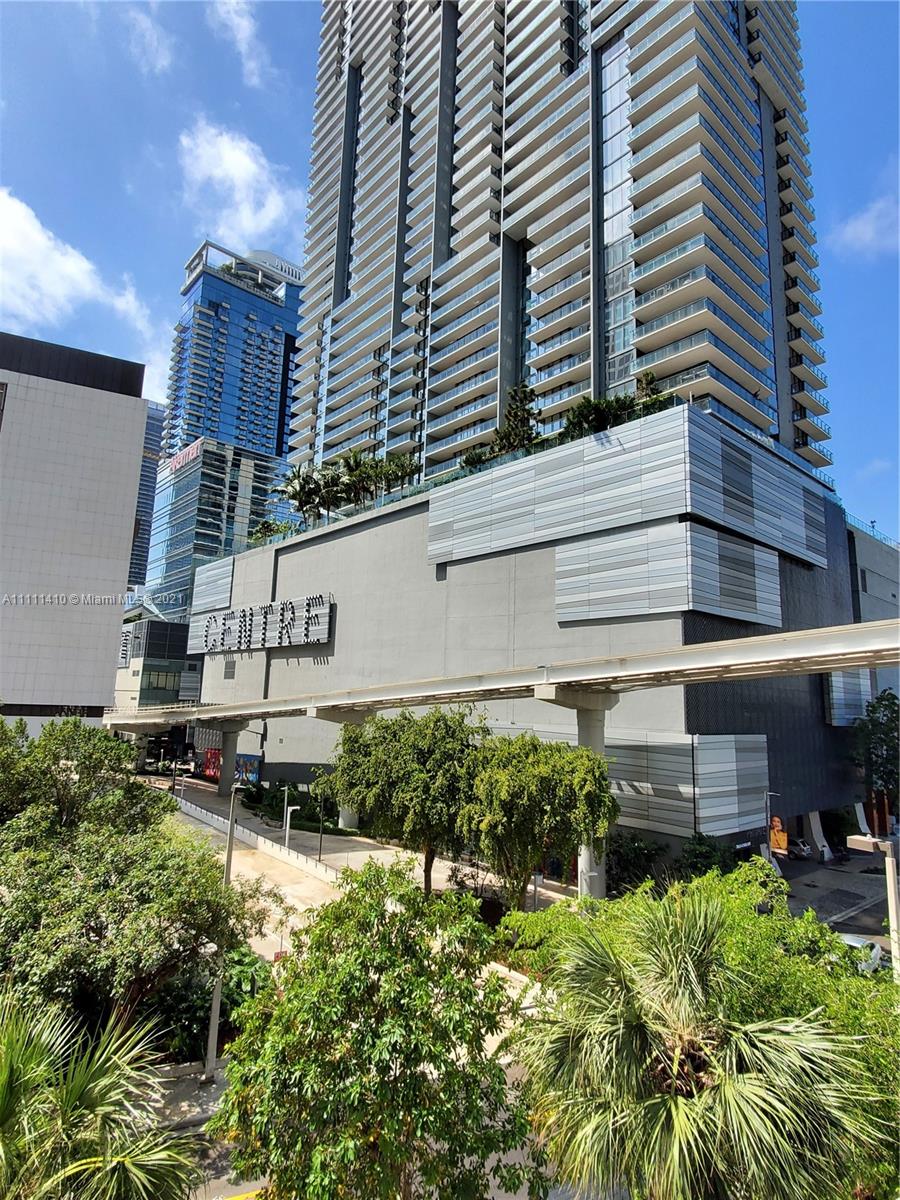 31 Southeast 6th Street, Unit 505 Miami, FL 33131 - Photo 26 of 71 a view of a building with a garden