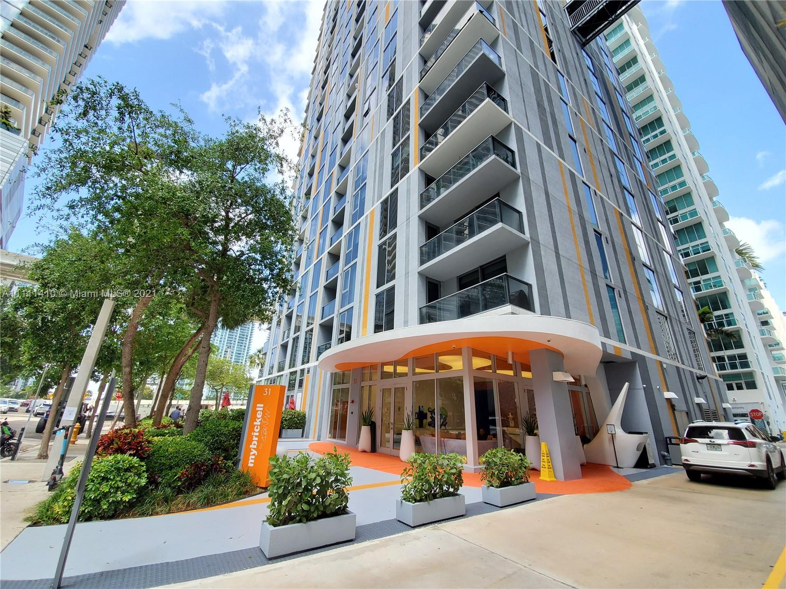 31 Southeast 6th Street, Unit 505 Miami, FL 33131 - Photo 48 of 71 a view of building with small garden