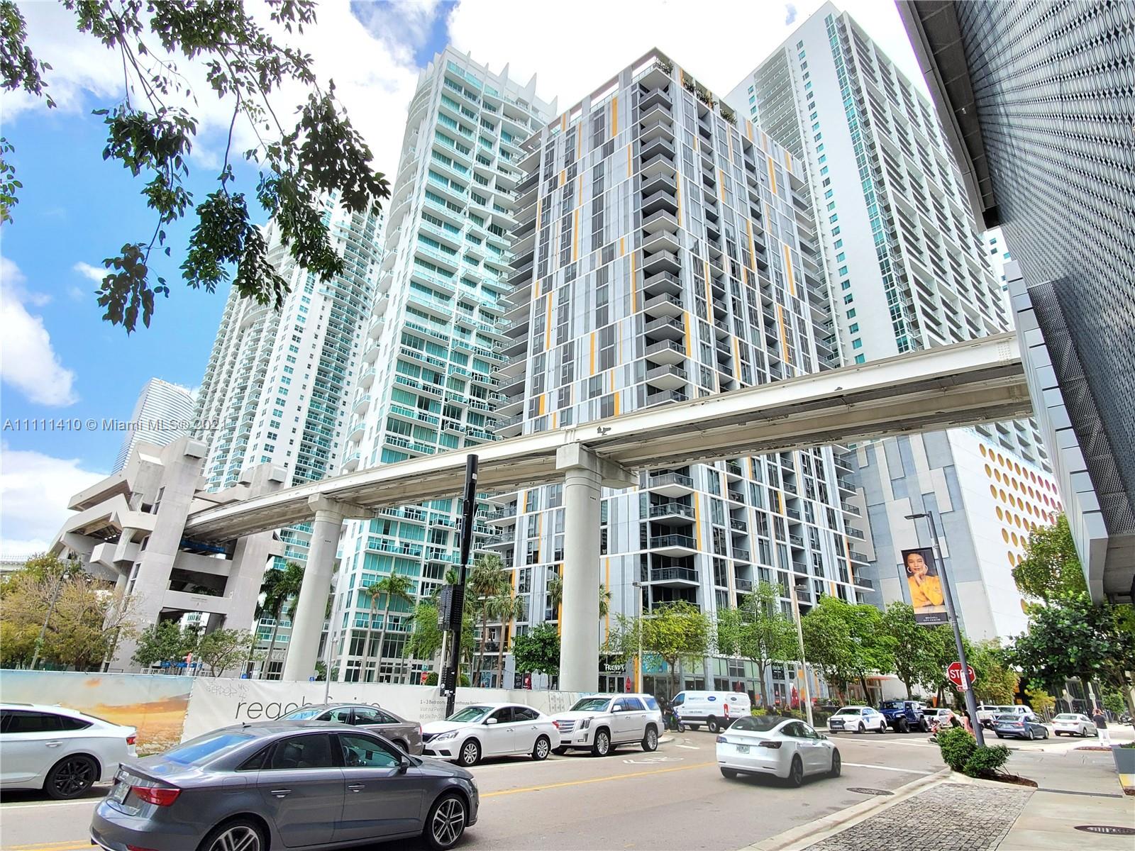 31 Southeast 6th Street, Unit 505 Miami, FL 33131 - Photo 51 of 71 a view of a parked cars from a balcony