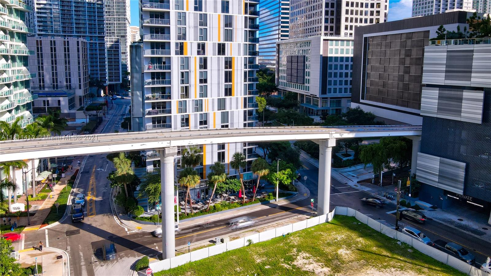 31 Southeast 6th Street, Unit 505 Miami, FL 33131 - Photo 52 of 71 a view of water fountain with building in the background
