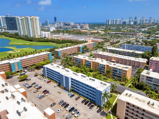 $215,000 | 233 Northeast 14th Avenue, Unit 108, Hallandale Beach, FL 33009