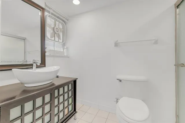 $215,000 | 233 Northeast 14th Avenue, Unit 108, Hallandale Beach, FL 33009