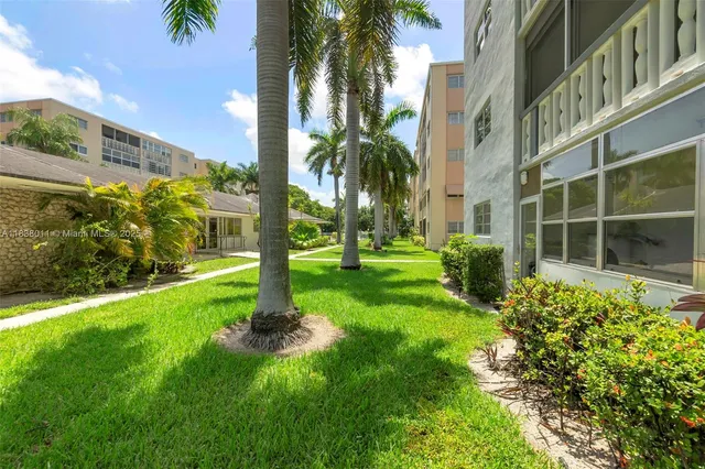 $215,000 | 233 Northeast 14th Avenue, Unit 108, Hallandale Beach, FL 33009