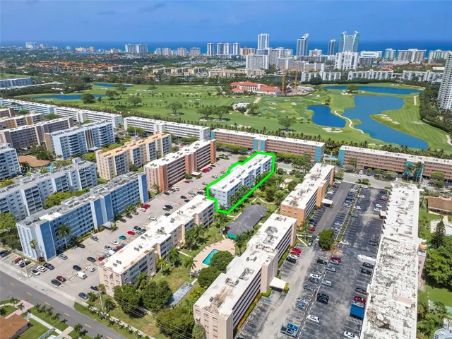 $215,000 | 233 Northeast 14th Avenue, Unit 108, Hallandale Beach, FL 33009