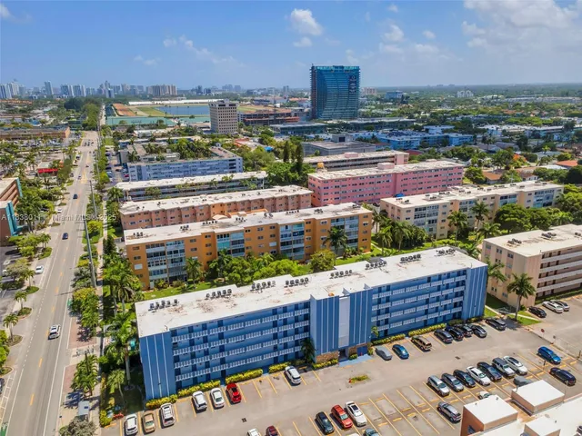 $215,000 | 233 Northeast 14th Avenue, Unit 108, Hallandale Beach, FL 33009