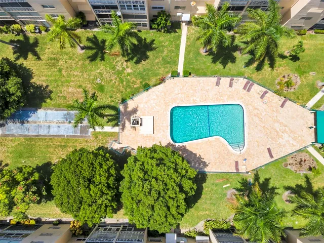 $215,000 | 233 Northeast 14th Avenue, Unit 108, Hallandale Beach, FL 33009