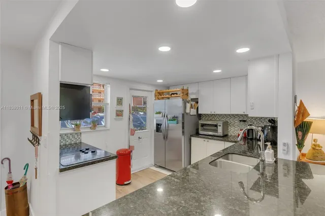 $215,000 | 233 Northeast 14th Avenue, Unit 108, Hallandale Beach, FL 33009