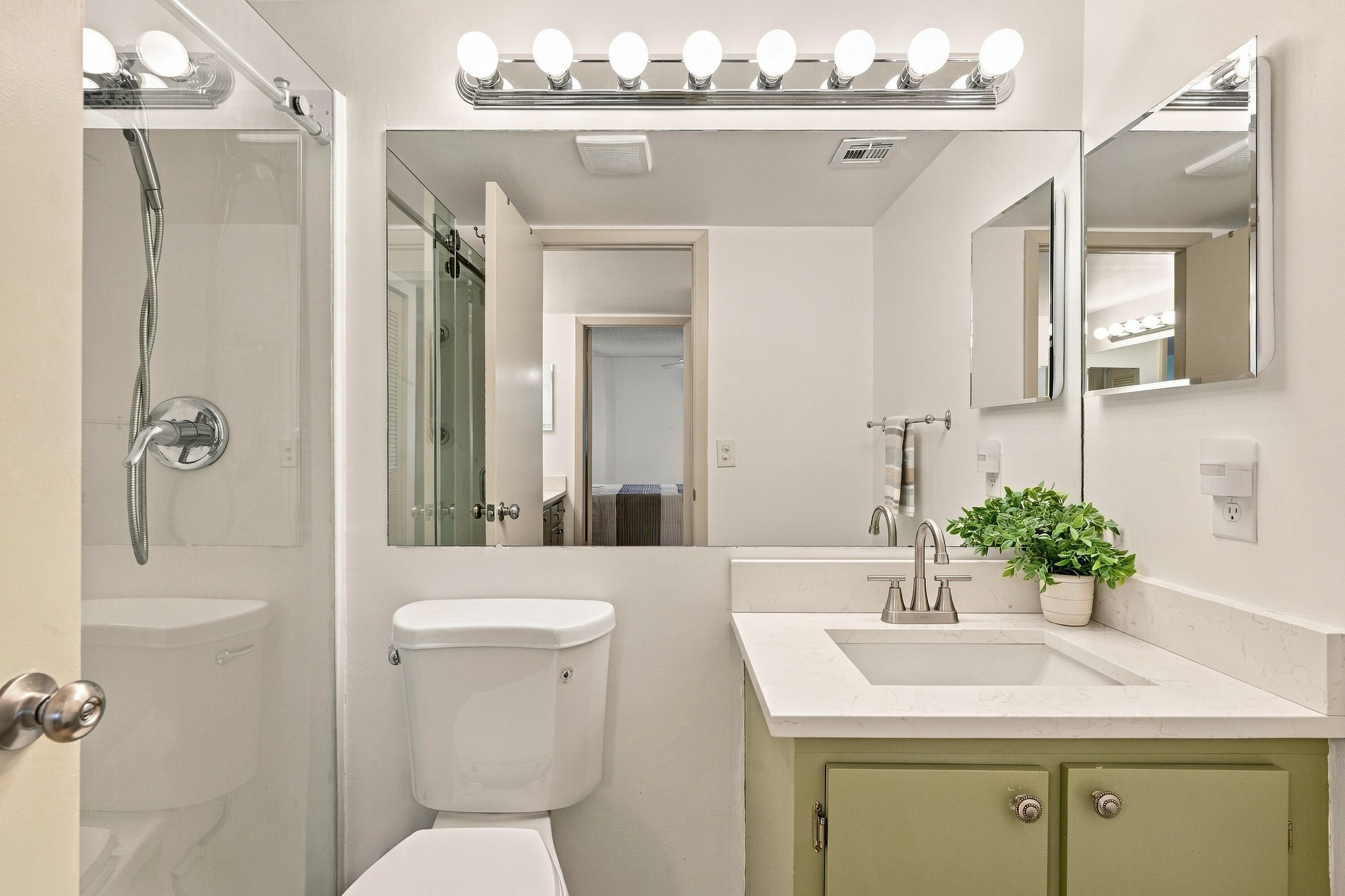 313 Pine Ridge Circle, Unit C2 Greenacres, FL 33463 - Photo 19 of 35 Bathroom 2