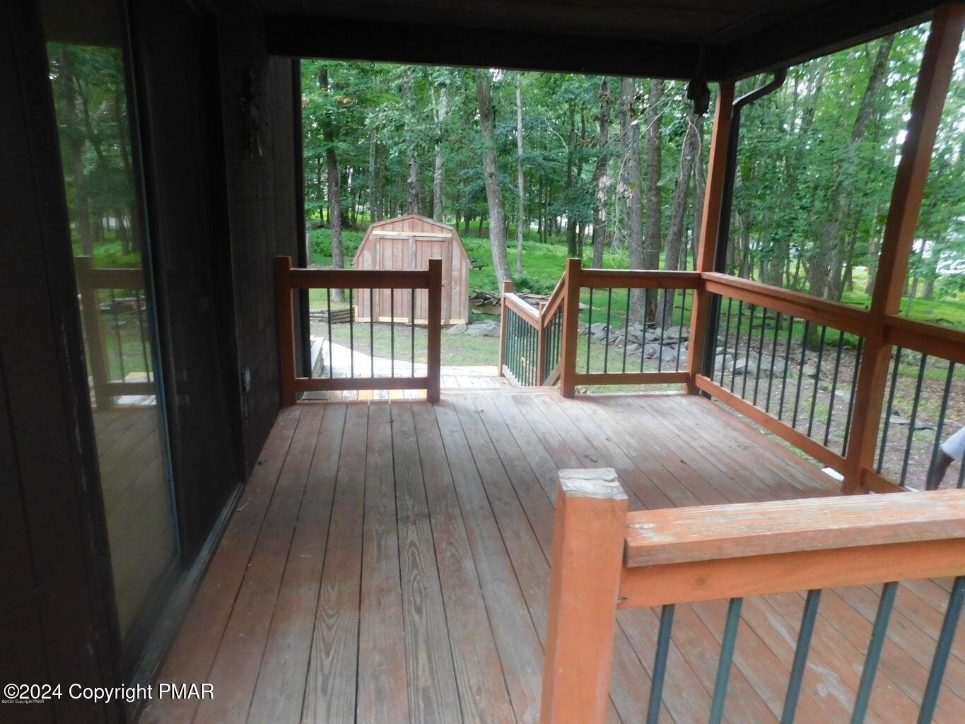 112 Messerle Court Bushkill, PA 18324 - Photo 21 of 33 112 MESSERLE, DECK