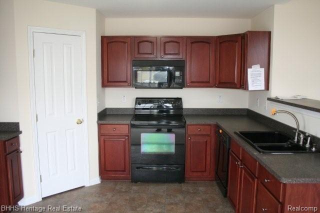 4256 Hampton Ridge Boulevard, Unit 151 Howell, MI 48843 - Photo 9 of 15 Kitchen