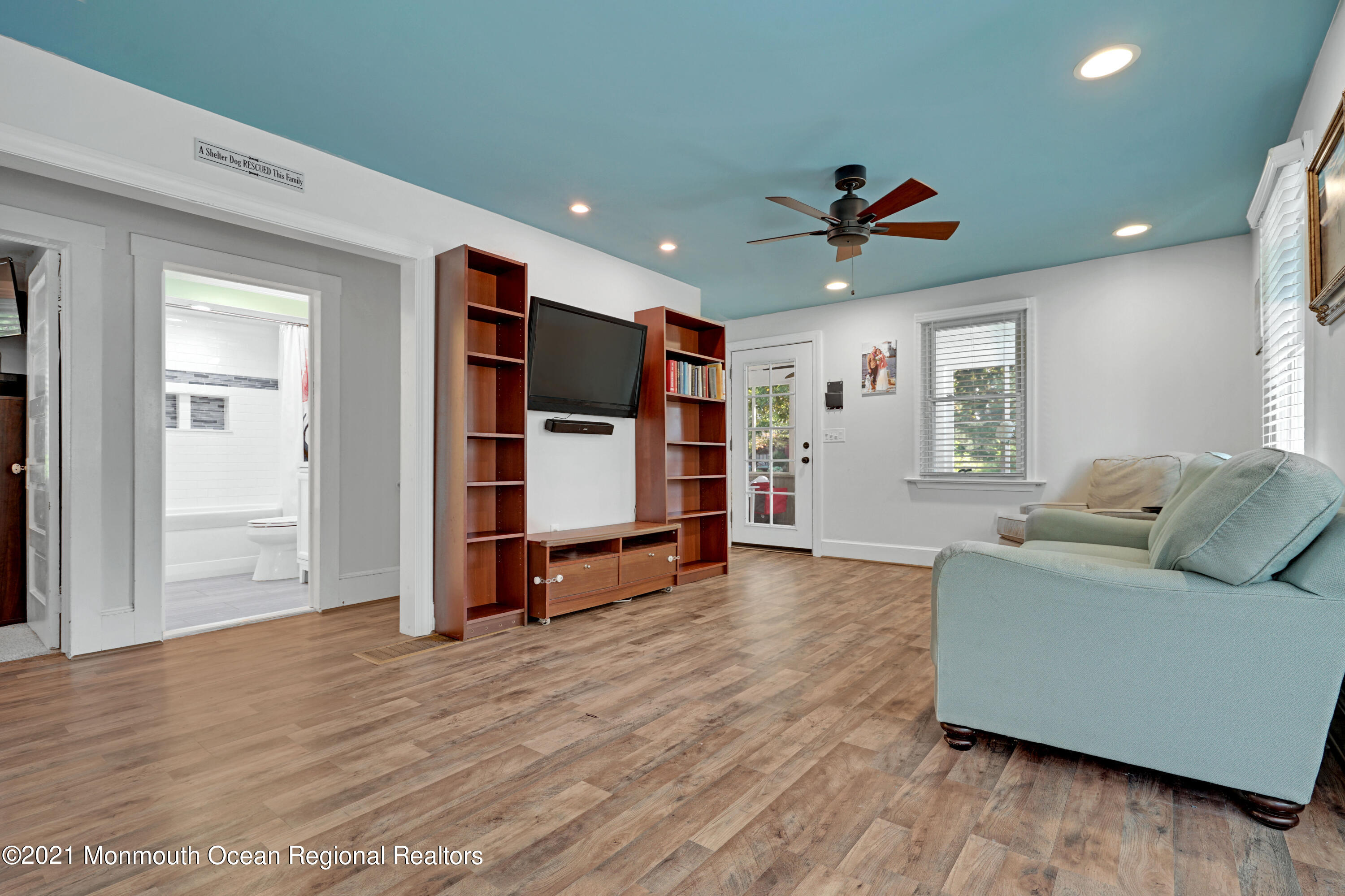 346 Cherry Quay Road Brick, NJ 08723 - Photo 7 of 27 a living room with furniture and a flat screen tv