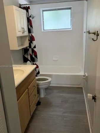 $2,000 | 9365 Fontainebleau Boulevard, Unit E228, Miami, FL 33172