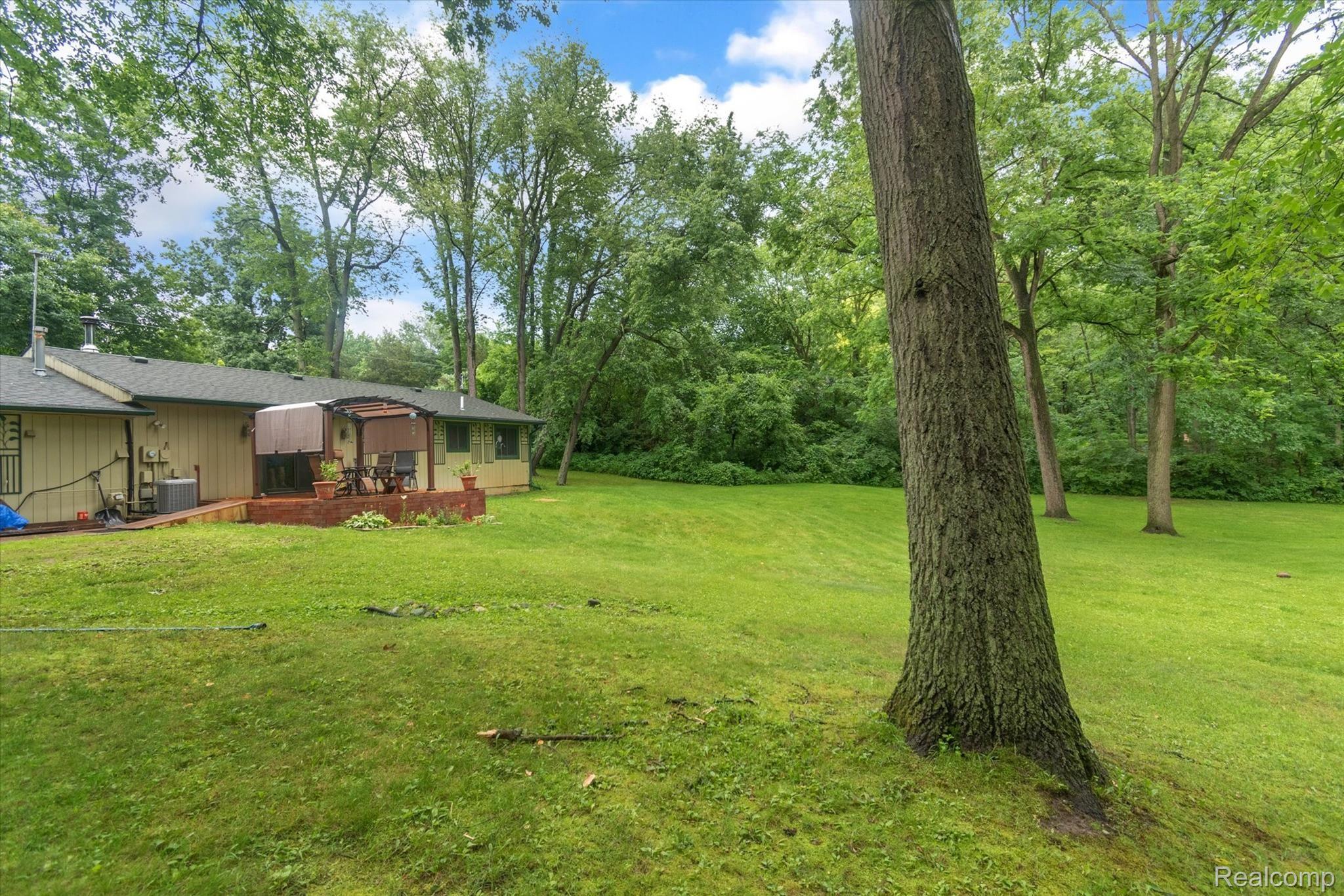 1930 East Coon Lake Road Howell, MI 48843 - Photo 28 of 51 35-1930-E-Coon-Lake-WindowStill-Real-Estate-Photography-35.jpg