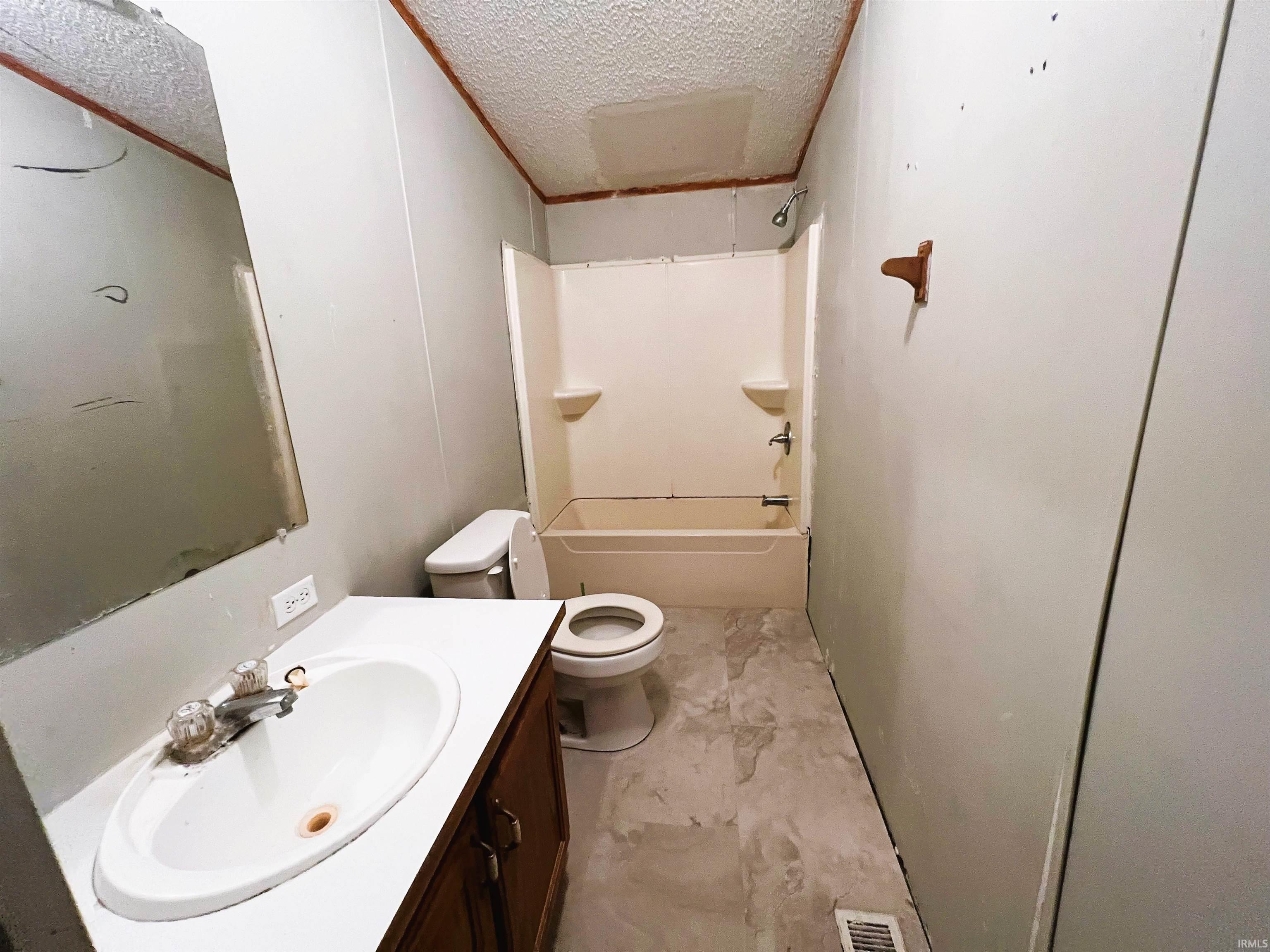 1160 Southeast 5th Street Linton, IN 47441 - Photo 6 of 18