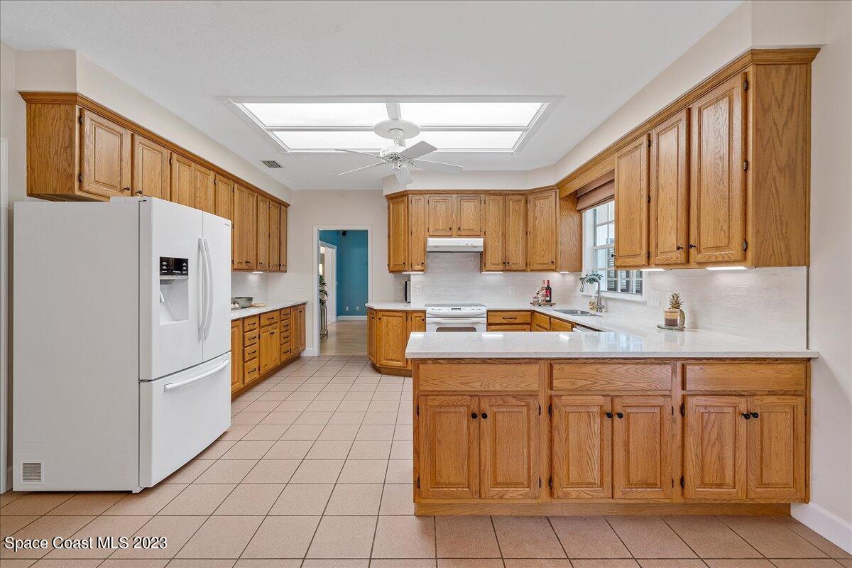 4150 Windover Way Melbourne, FL 32934 - Photo 14 of 57 Tons of Cabinetry