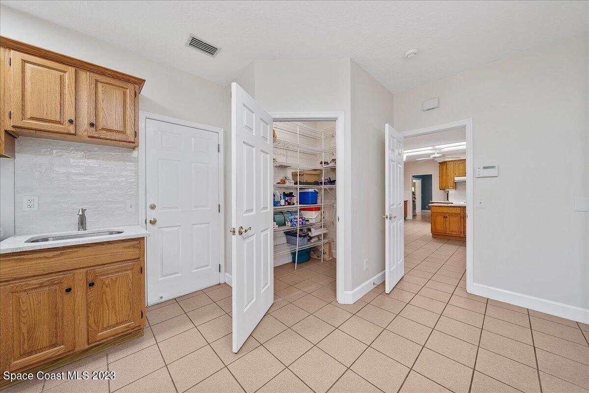 4150 Windover Way Melbourne, FL 32934 - Photo 33 of 57 a view of a kitchen with electric appliances