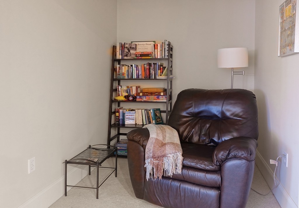 116 Rantoul Street, Unit 210 Beverly, MA 01915 - Photo 11 of 16 a livingroom with a workspace
