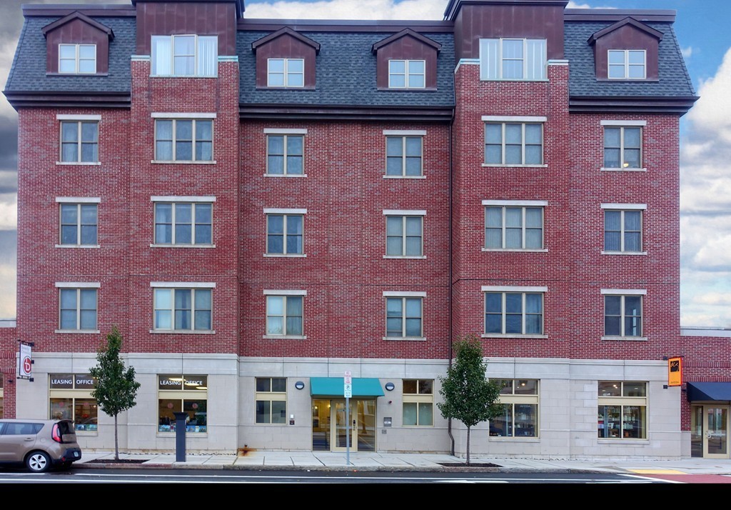 116 Rantoul Street, Unit 210 Beverly, MA 01915 - Photo 2 of 16 a building view