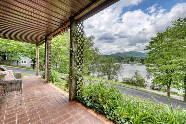 $999,000 | 197 Kilpatrick Point Drive, Hayesville, NC 28904