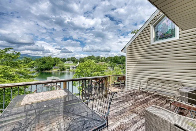 $999,000 | 197 Kilpatrick Point Drive, Hayesville, NC 28904