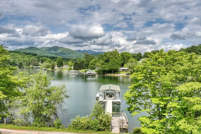 $999,000 | 197 Kilpatrick Point Drive, Hayesville, NC 28904