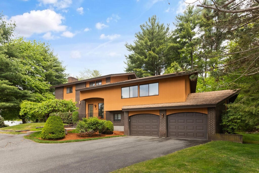 19 Arrowhead Drive Saugus, MA 01906 - Photo 3 of 31