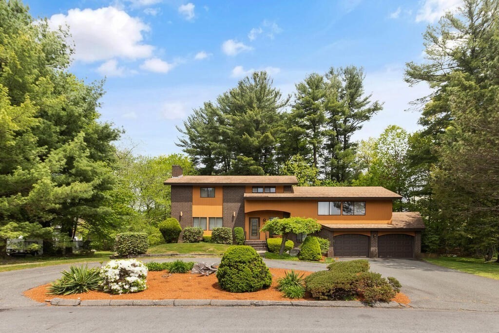 19 Arrowhead Drive Saugus, MA 01906 - Photo 4 of 31