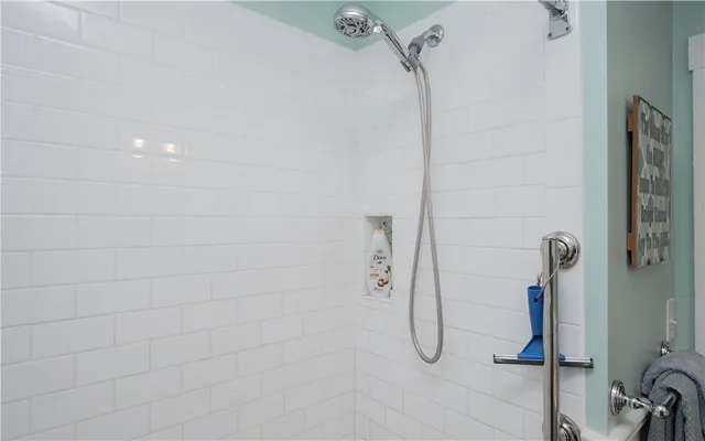 $2,200 | 196 Wolcott Avenue, Unit 2, Middletown, RI 02842