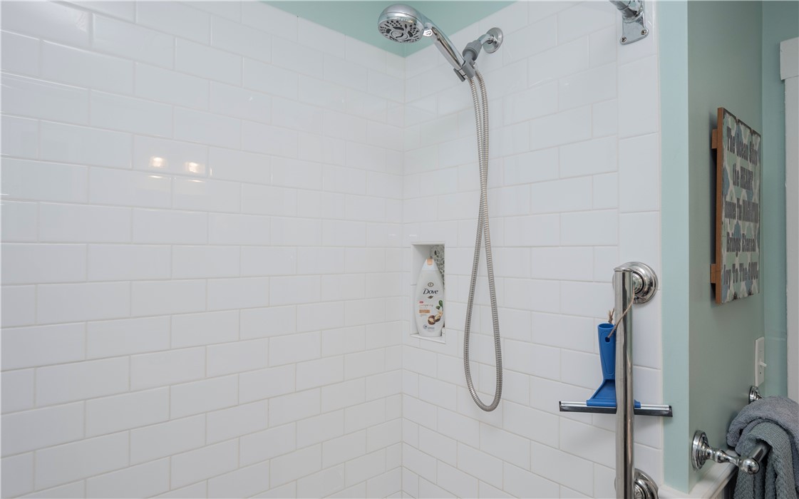 196 Wolcott Avenue, Unit 2 Middletown, RI 02842 - Photo 23 of 27