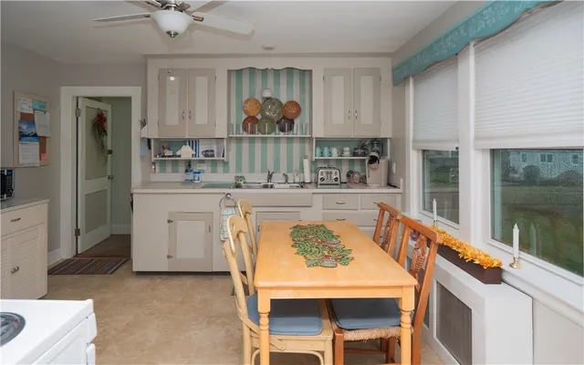 $2,200 | 196 Wolcott Avenue, Unit 2, Middletown, RI 02842