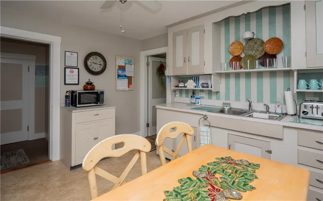 $2,200 | 196 Wolcott Avenue, Unit 2, Middletown, RI 02842