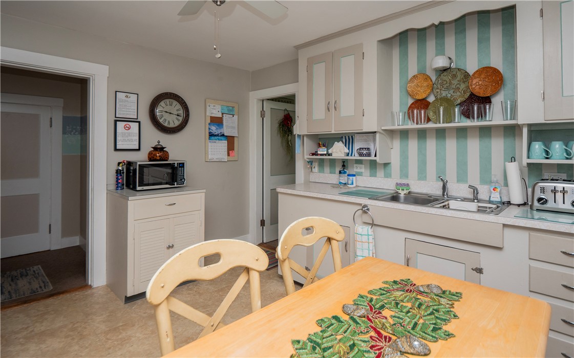 196 Wolcott Avenue, Unit 2 Middletown, RI 02842 - Photo 8 of 27