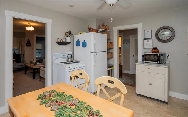 $2,200 | 196 Wolcott Avenue, Unit 2, Middletown, RI 02842