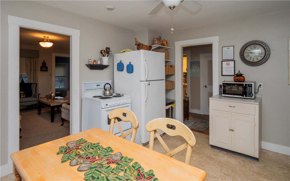 196 Wolcott Avenue, Unit 2 Middletown, RI 02842 - Photo 9 of 27