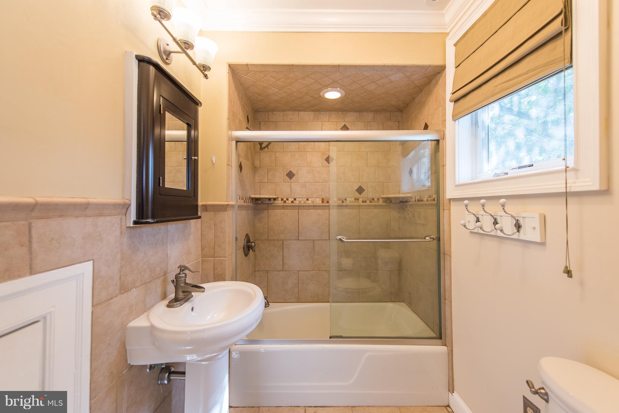 4513 Roland Avenue Baltimore, MD 21210 - Photo 20 of 30 Bath (Master)
