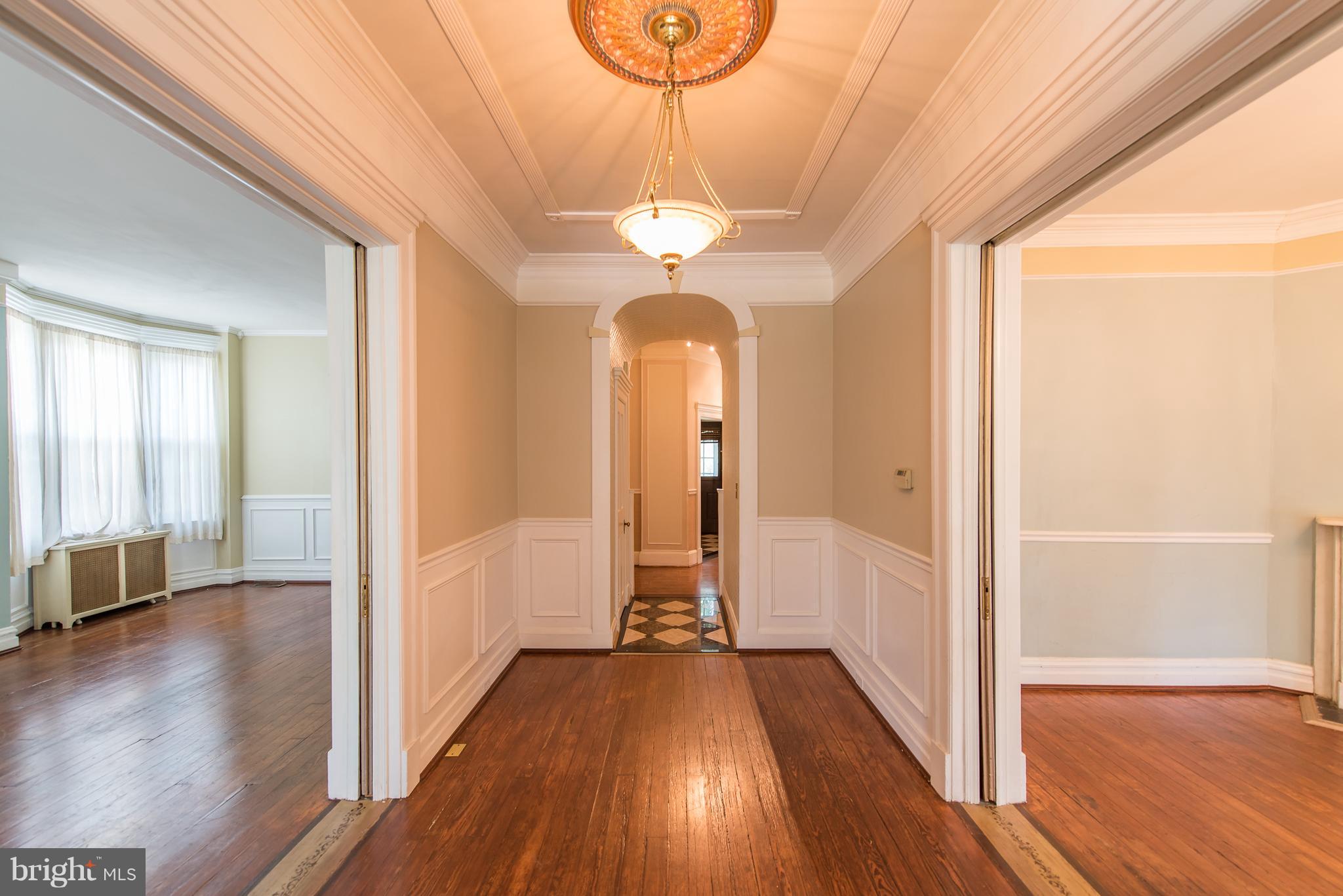4513 Roland Avenue Baltimore, MD 21210 - Photo 3 of 30 Foyer