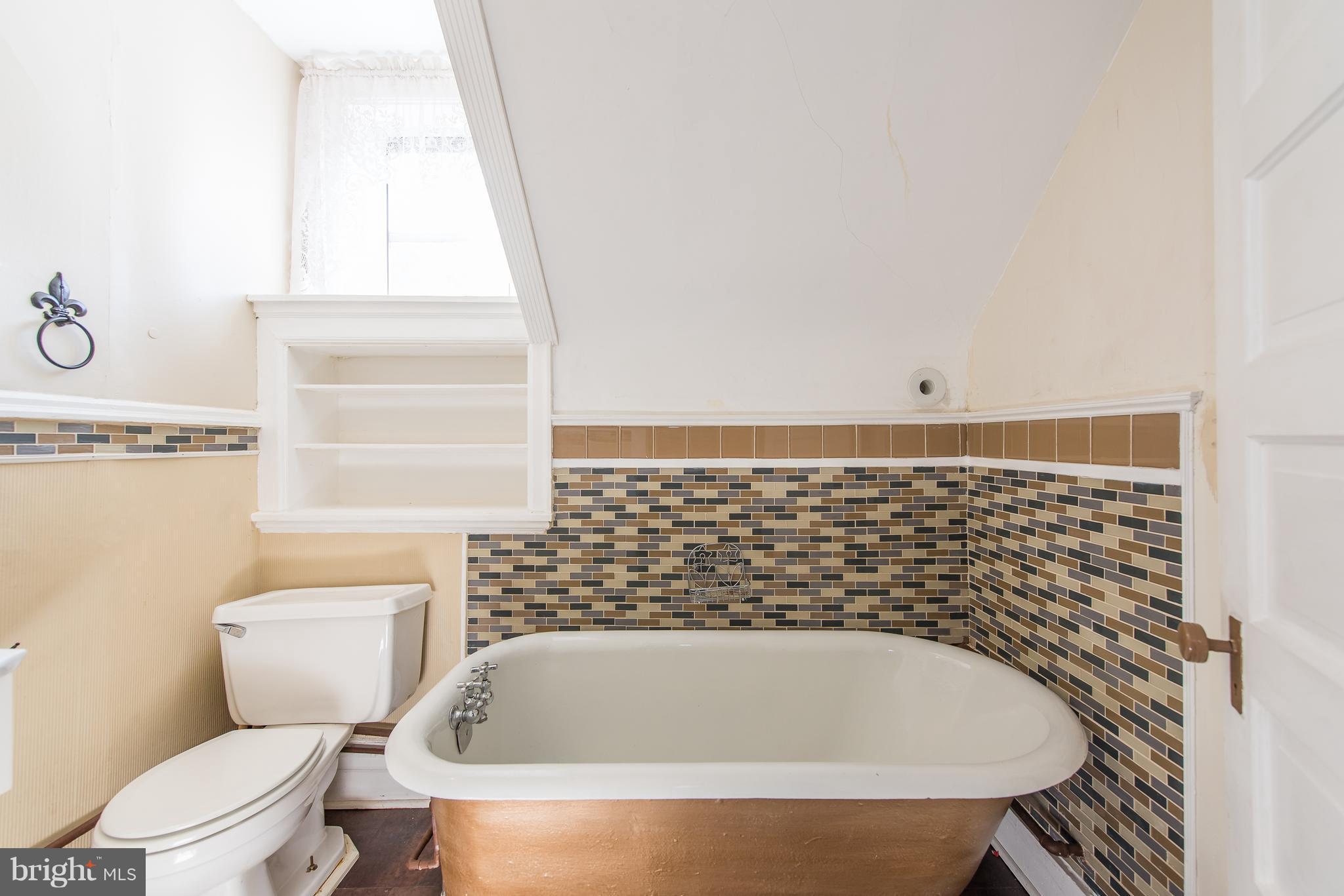 4513 Roland Avenue Baltimore, MD 21210 - Photo 27 of 30 Attic Bath