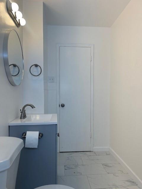12435 Oberlin Drive Dallas, TX 75243 - Photo 11 of 19 a bathroom with a sink and mirror