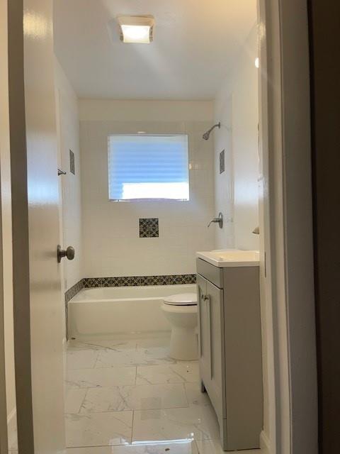 12435 Oberlin Drive Dallas, TX 75243 - Photo 13 of 19 a bathroom with a bathtub and a shower