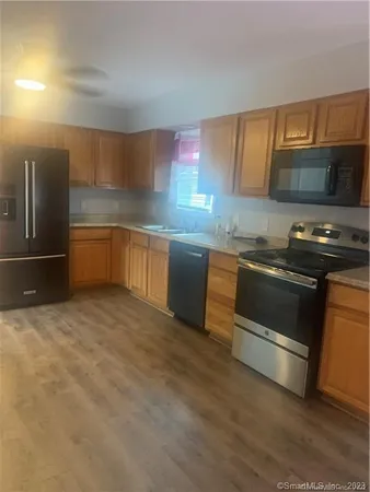 $2,250 | 10 Elro Street, Manchester, CT 06040