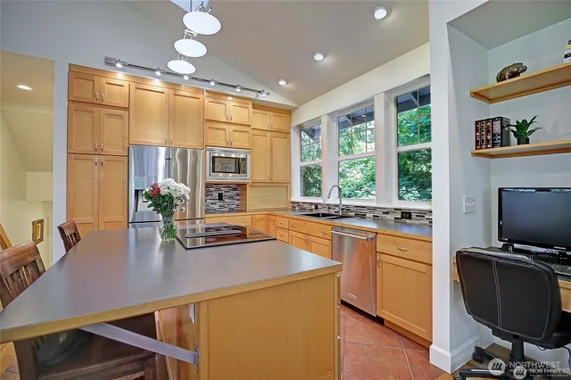 $3,100 | 1577 Arrowhead Beach Road, Camano Island, WA 98282