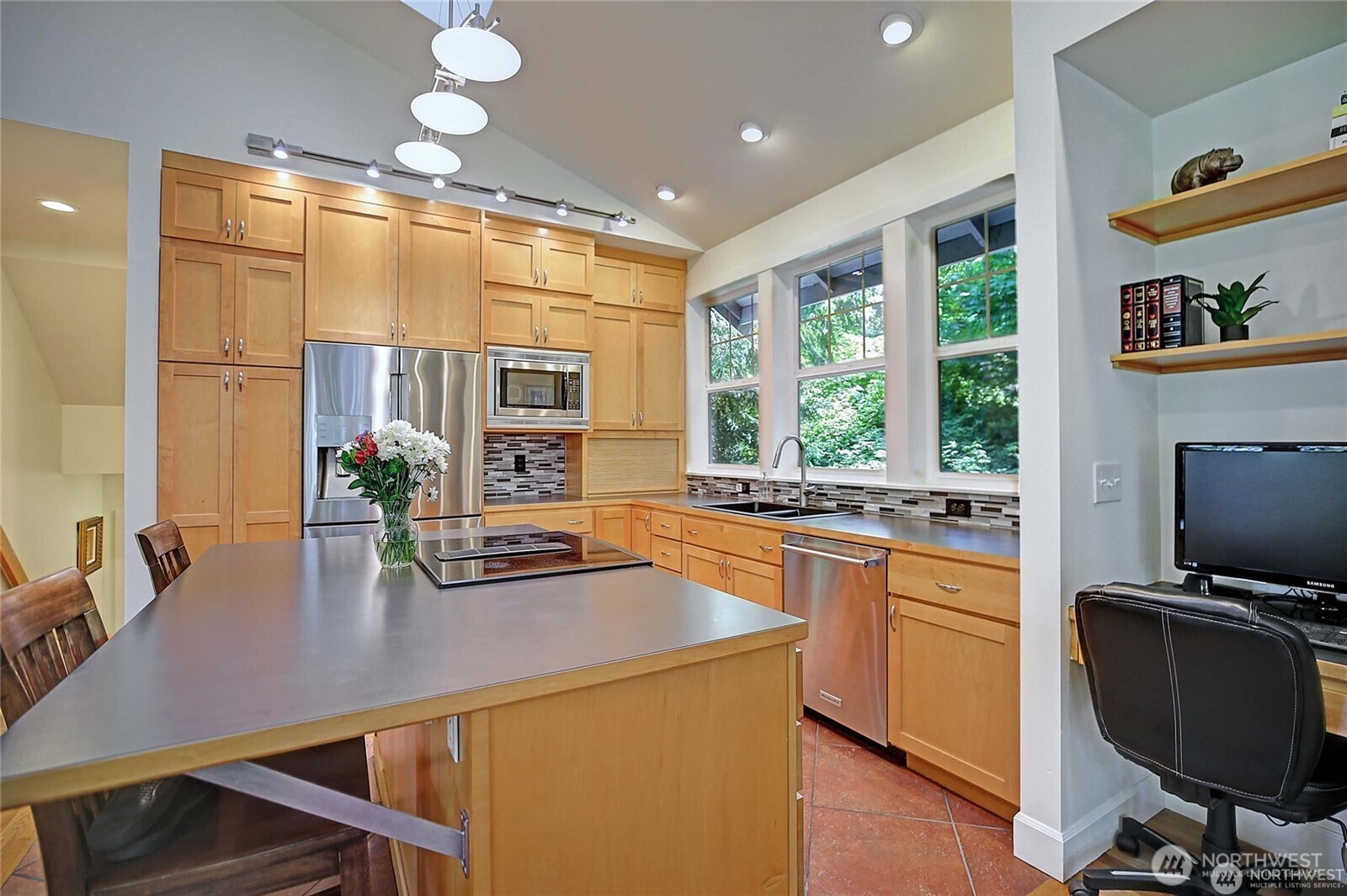 1577 Arrowhead Beach Road Camano Island, WA 98282 - Photo 8 of 37