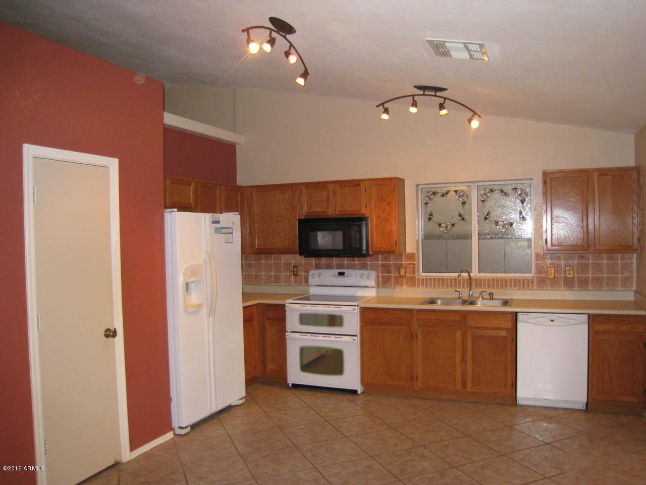 8625 West Monte Vista Road Phoenix, AZ 85037 - Photo 7 of 32 IMG_6015