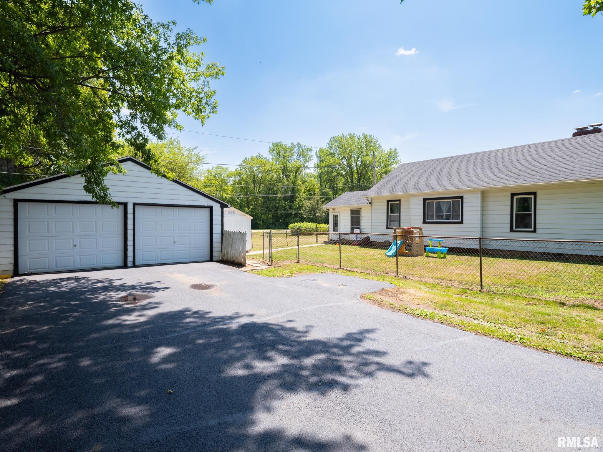 9518 South Robinson Lane Mapleton, IL 61547 - Photo 4 of 56