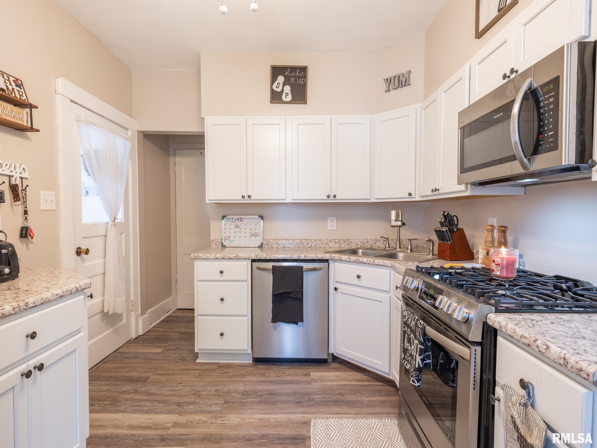 9518 South Robinson Lane Mapleton, IL 61547 - Photo 5 of 56