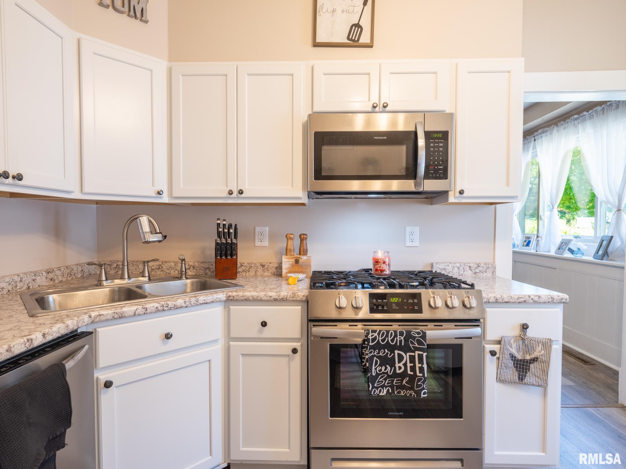 9518 South Robinson Lane Mapleton, IL 61547 - Photo 9 of 56